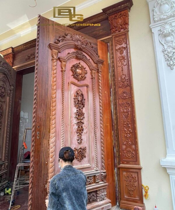 5 Mẫu cửa gỗ tân cổ điển đẹp nhất
